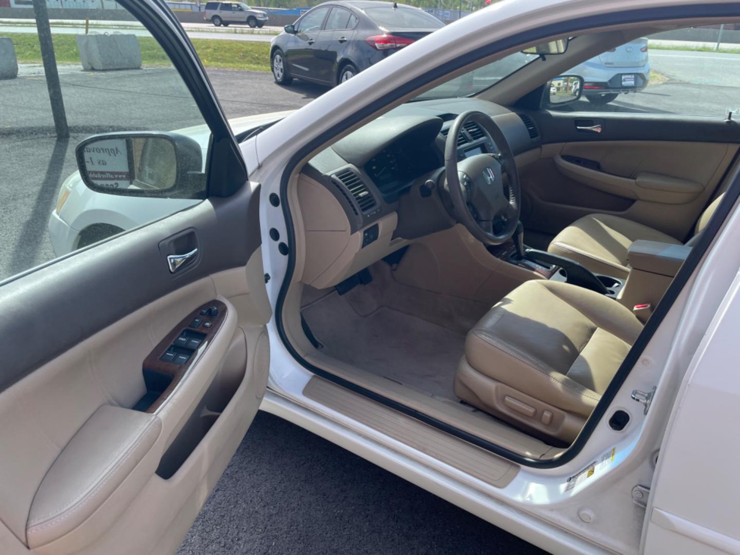 2007 White Honda Accord (1HGCM66867A) with an V6, VTEC, 3.0 Liter engine, Automatic transmission, located at 8008 Warden Rd, Sherwood, AR, 72120, (501) 801-6100, 34.830078, -92.186684 - Photo#12